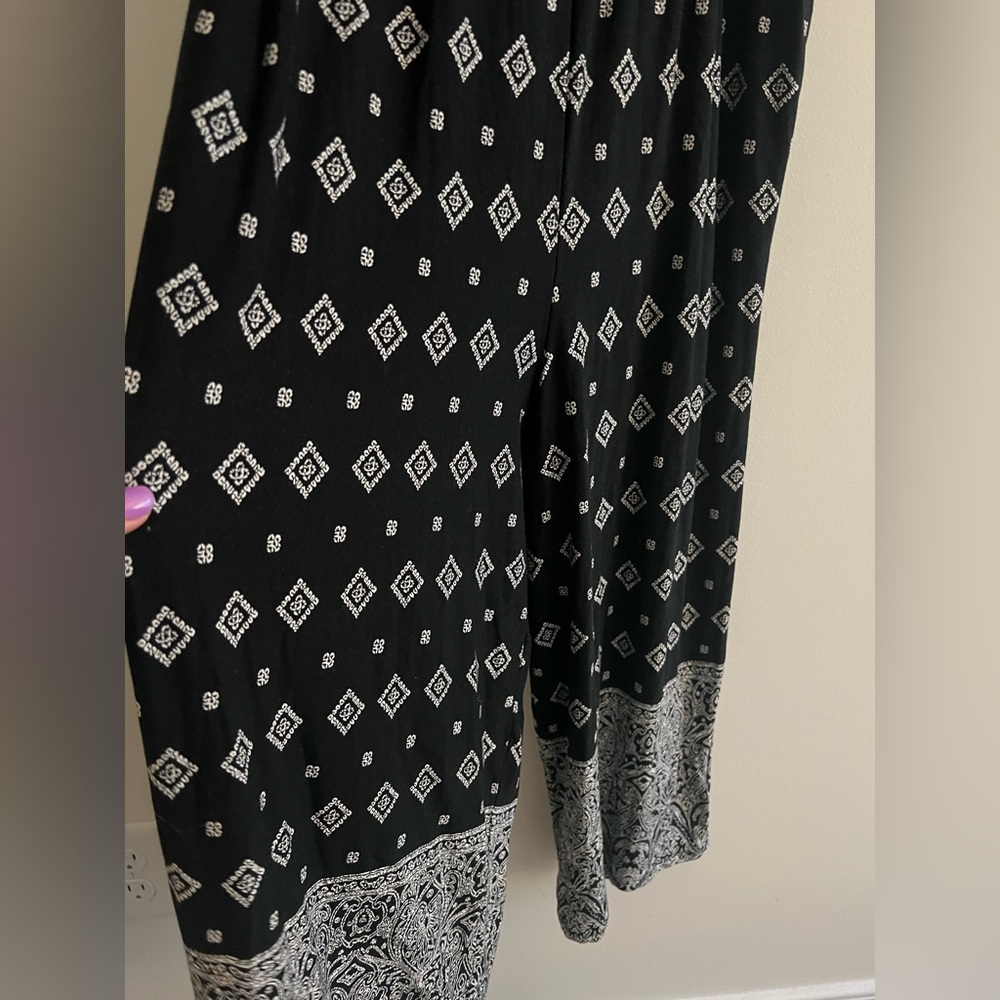Torrid Super Soft Black Border Print Smocked
Culotte Jumpsuit Size 0 - Picture 4 of 7